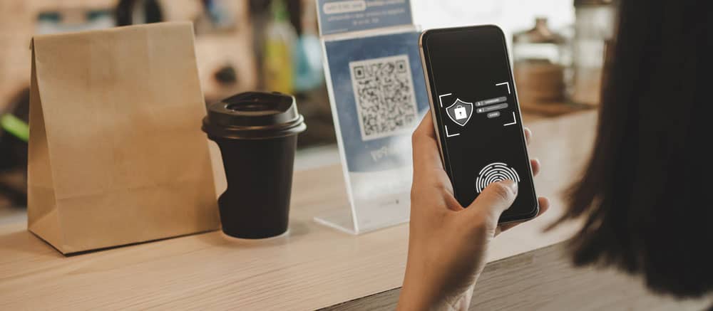 Using e-ID for verification of QR Code